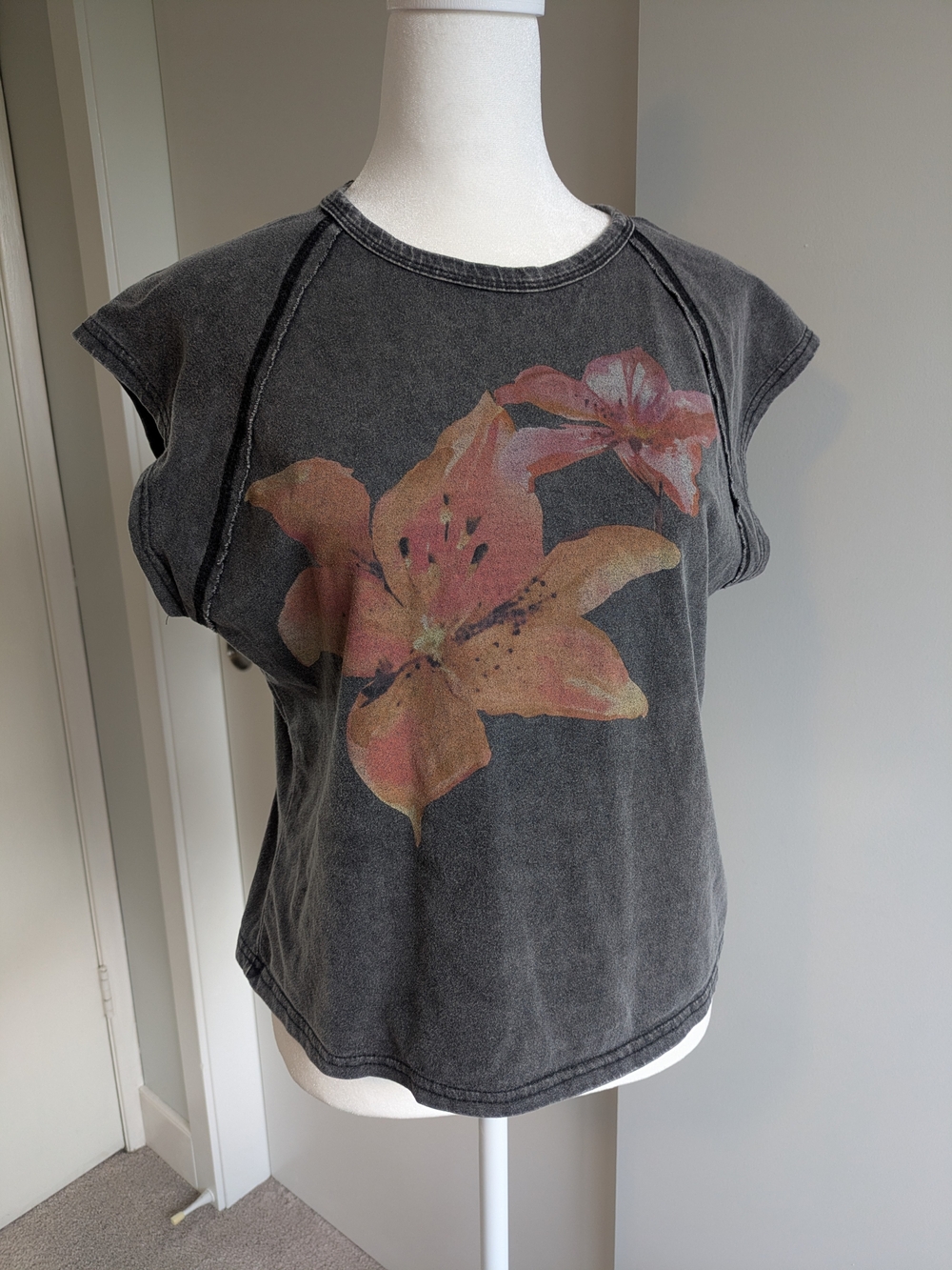 XL Cotton Washed Black Floral Short Sleeve Tee with Pink-Orange Lilies